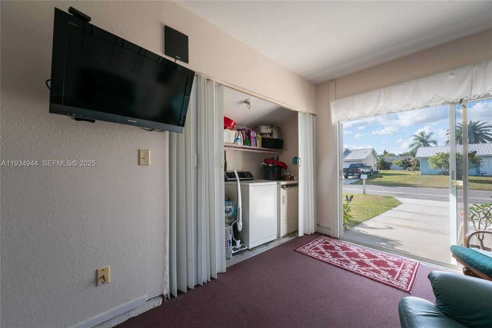 Small Image of 2001 SCHOONER DR, La Belle Number 7