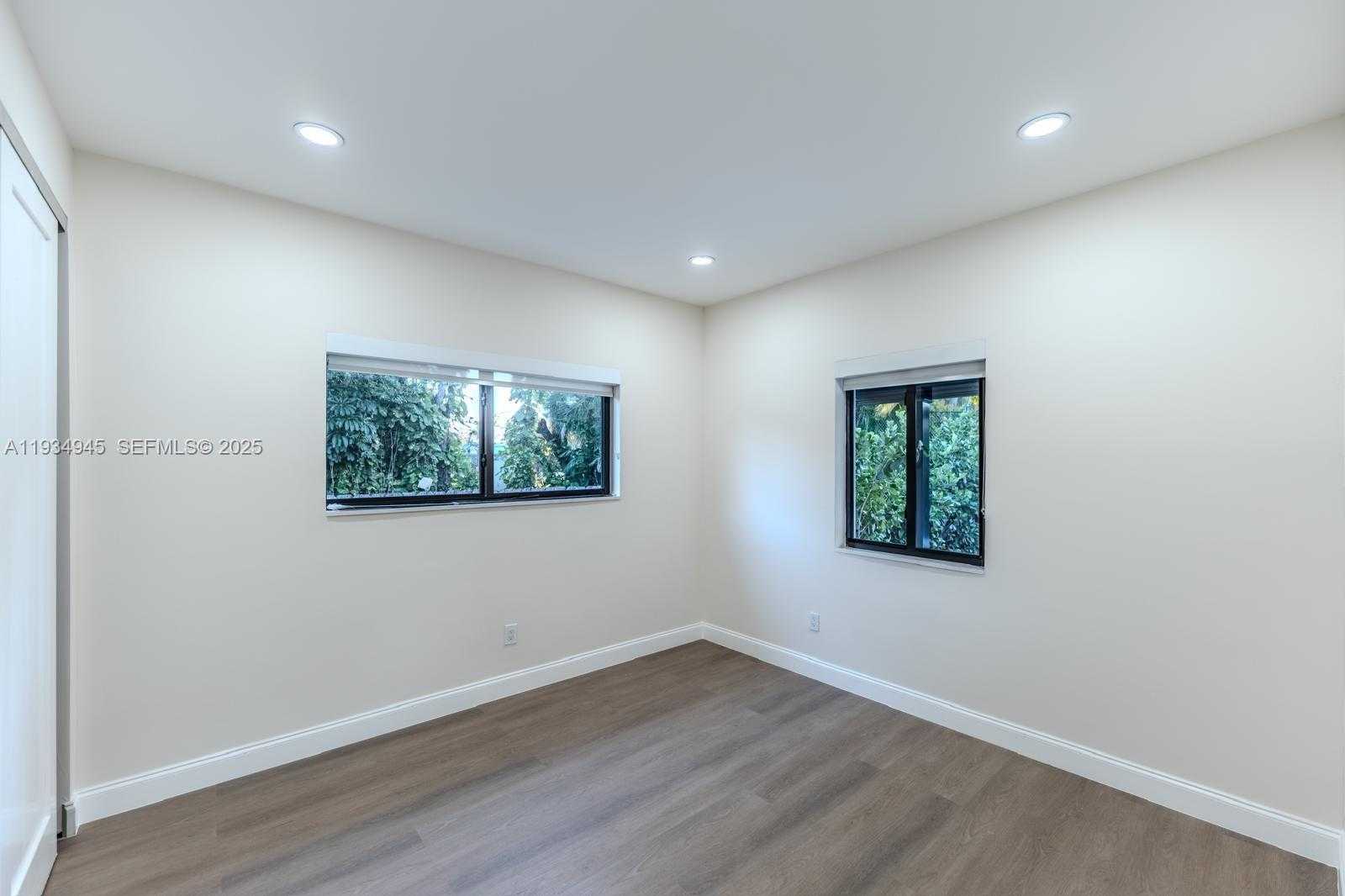 Small Image of 4144 ALTON RD, Miami Beach Number 13