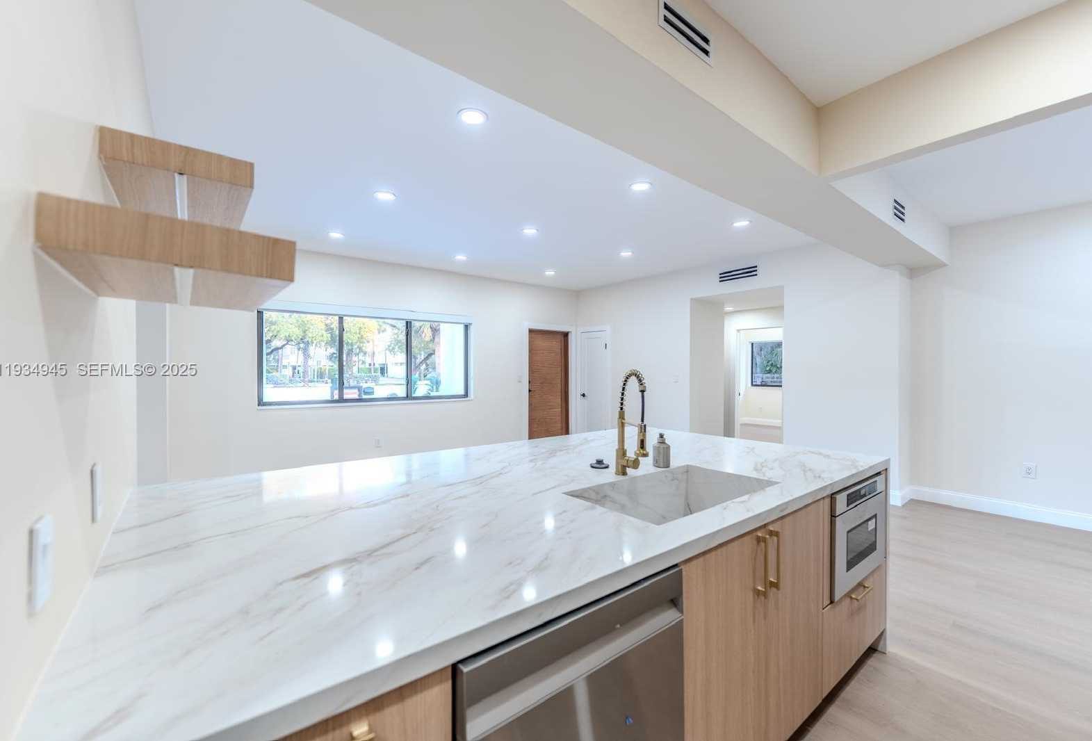 Small Image of 4144 ALTON RD, Miami Beach Number 15