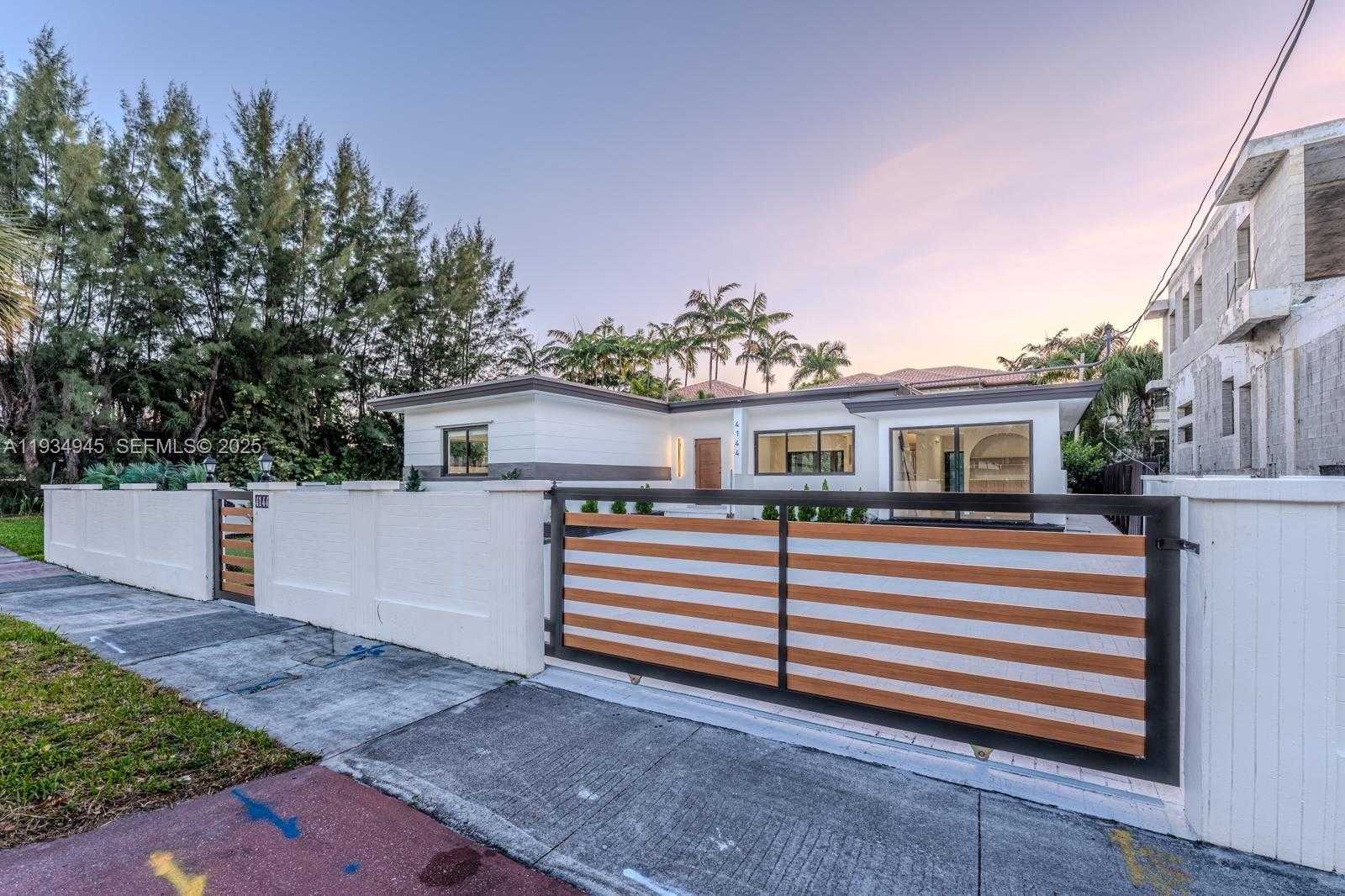 Small Image of 4144 ALTON RD, Miami Beach Number 17