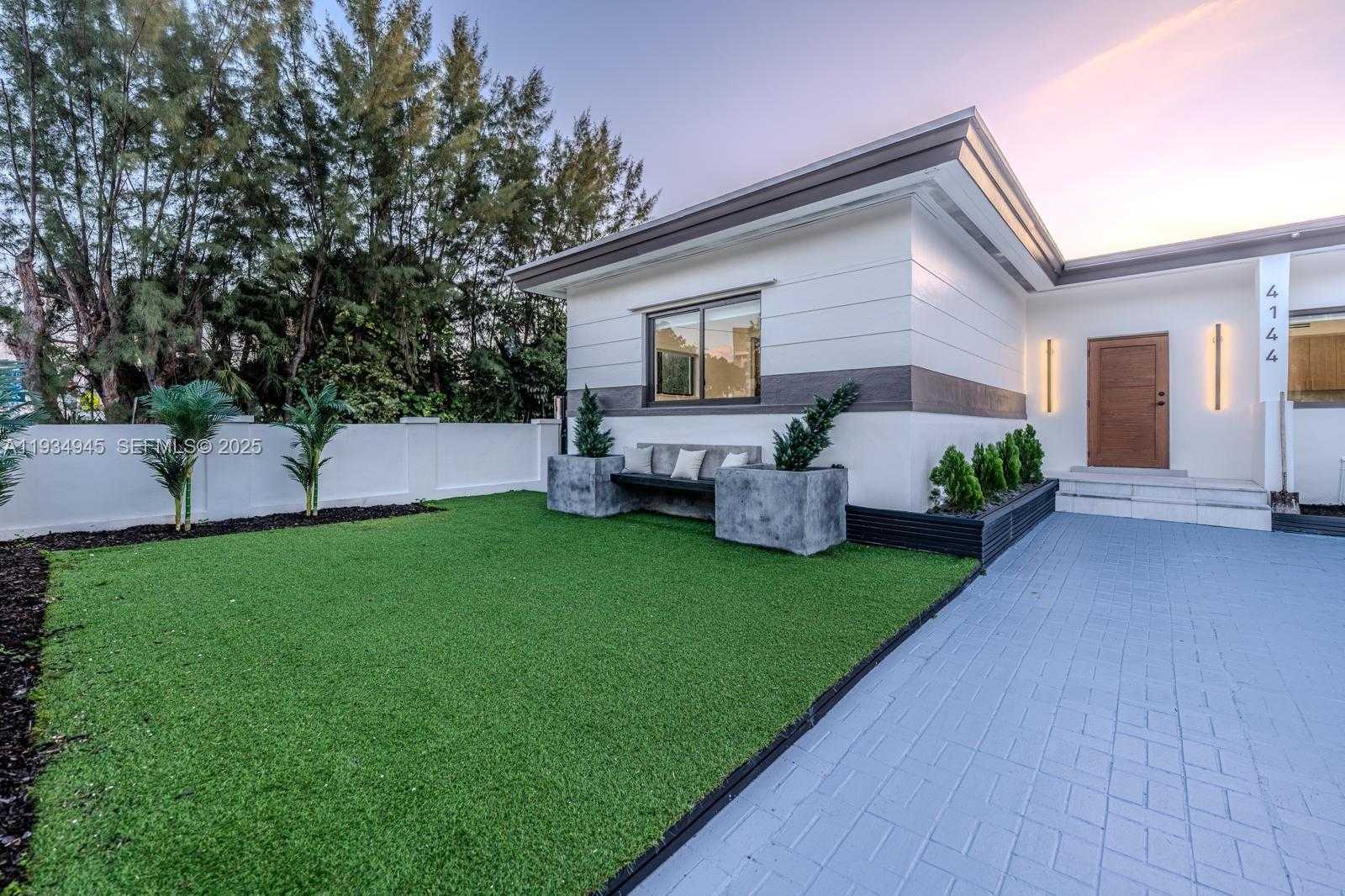 Small Image of 4144 ALTON RD, Miami Beach Number 2