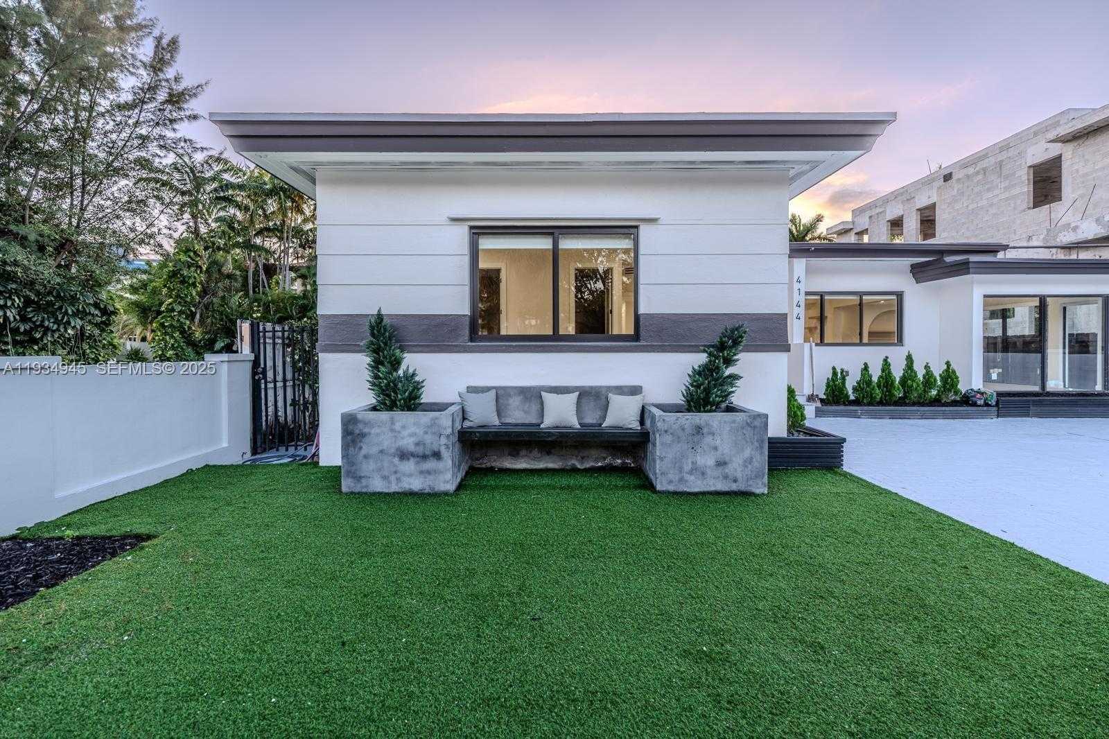 Small Image of 4144 ALTON RD, Miami Beach Number 3