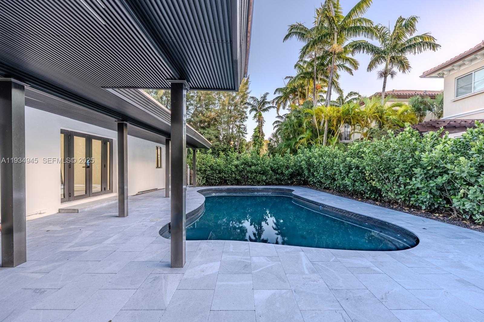 Small Image of 4144 ALTON RD, Miami Beach Number 5