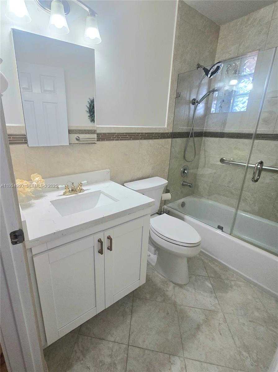 Small Image of 16422 NORTH WEST 83RD PL, Miami Lakes Number 40