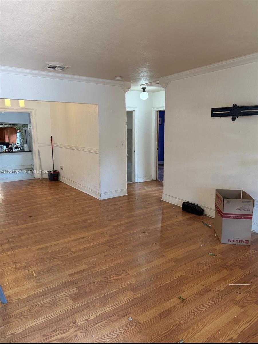 Small Image of 325 NORTH WEST 56TH ST, Miami Number 1