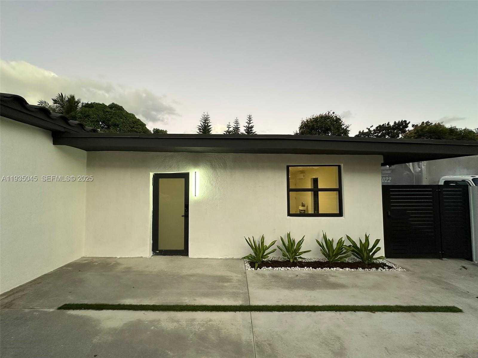 Small Image of 15411 NORTH EAST 10TH AVE, North Miami Beach Number 2