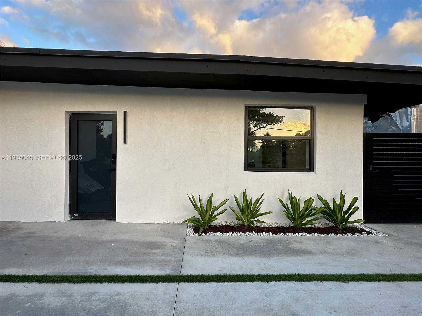 Small Image of 15411 NORTH EAST 10TH AVE, North Miami Beach Number 3