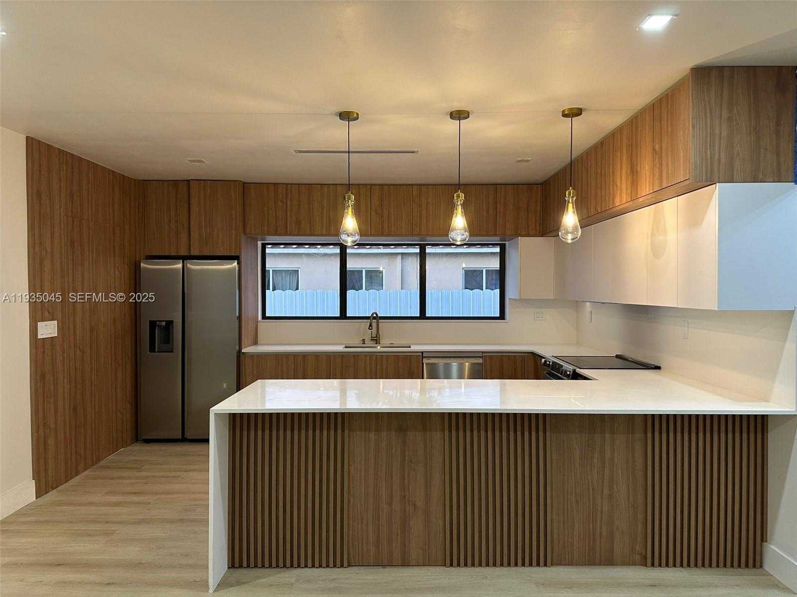 Small Image of 15411 NORTH EAST 10TH AVE, North Miami Beach Number 5