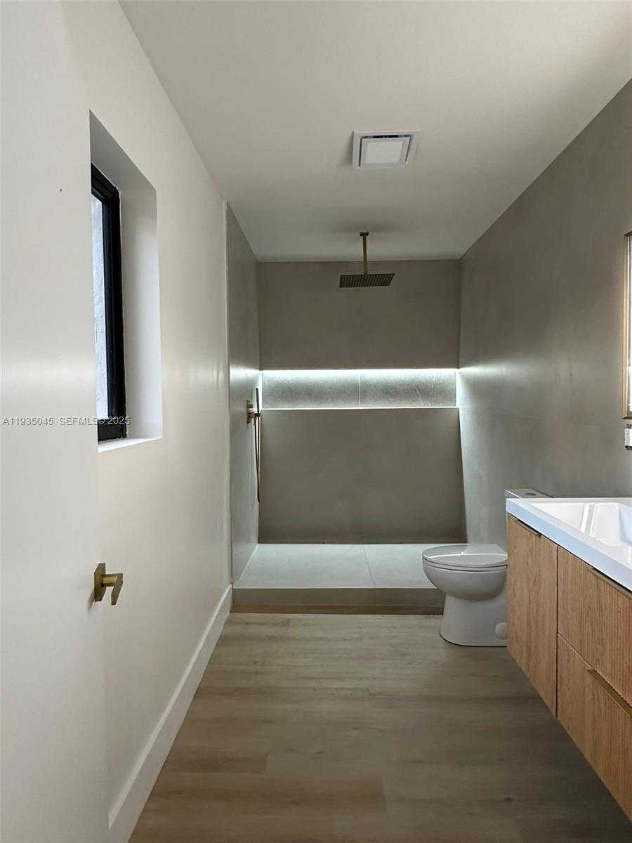 Small Image of 15411 NORTH EAST 10TH AVE, North Miami Beach Number 8