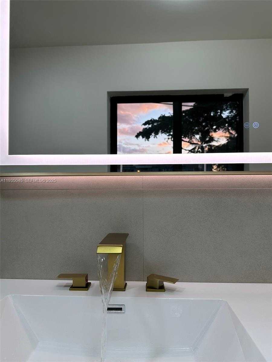 Small Image of 15411 NORTH EAST 10TH AVE, North Miami Beach Number 9