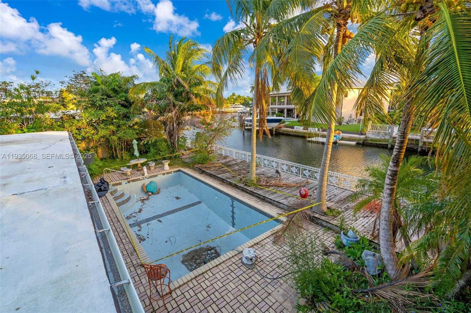 Small Image of 12900 IXORA CIR, North Miami Number 15