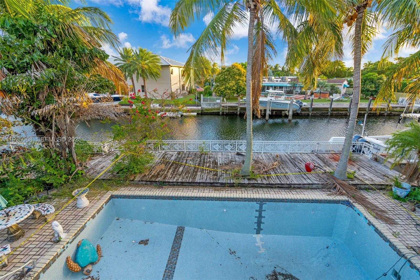 Small Image of 12900 IXORA CIR, North Miami Number 16