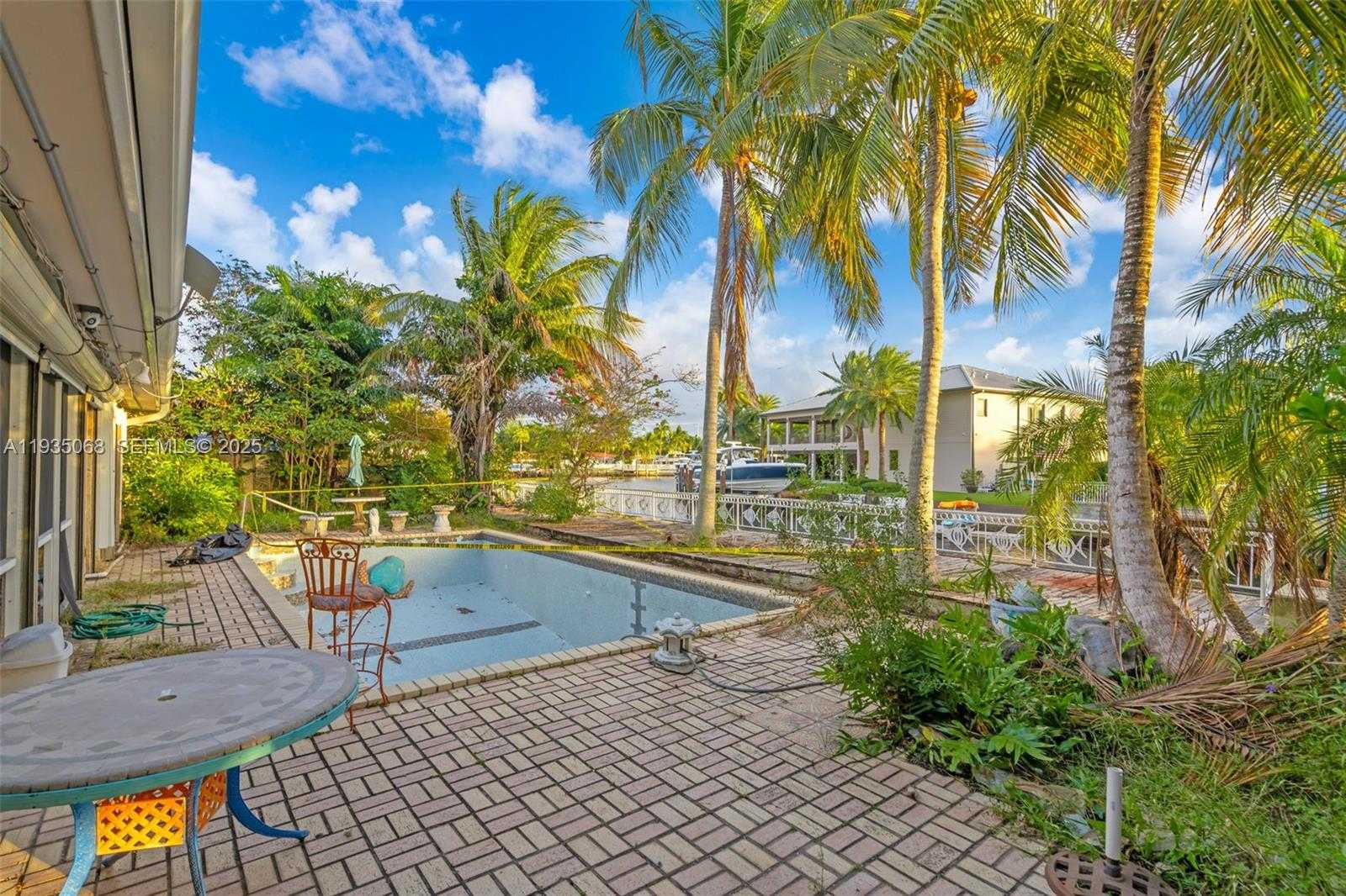 Small Image of 12900 IXORA CIR, North Miami Number 17