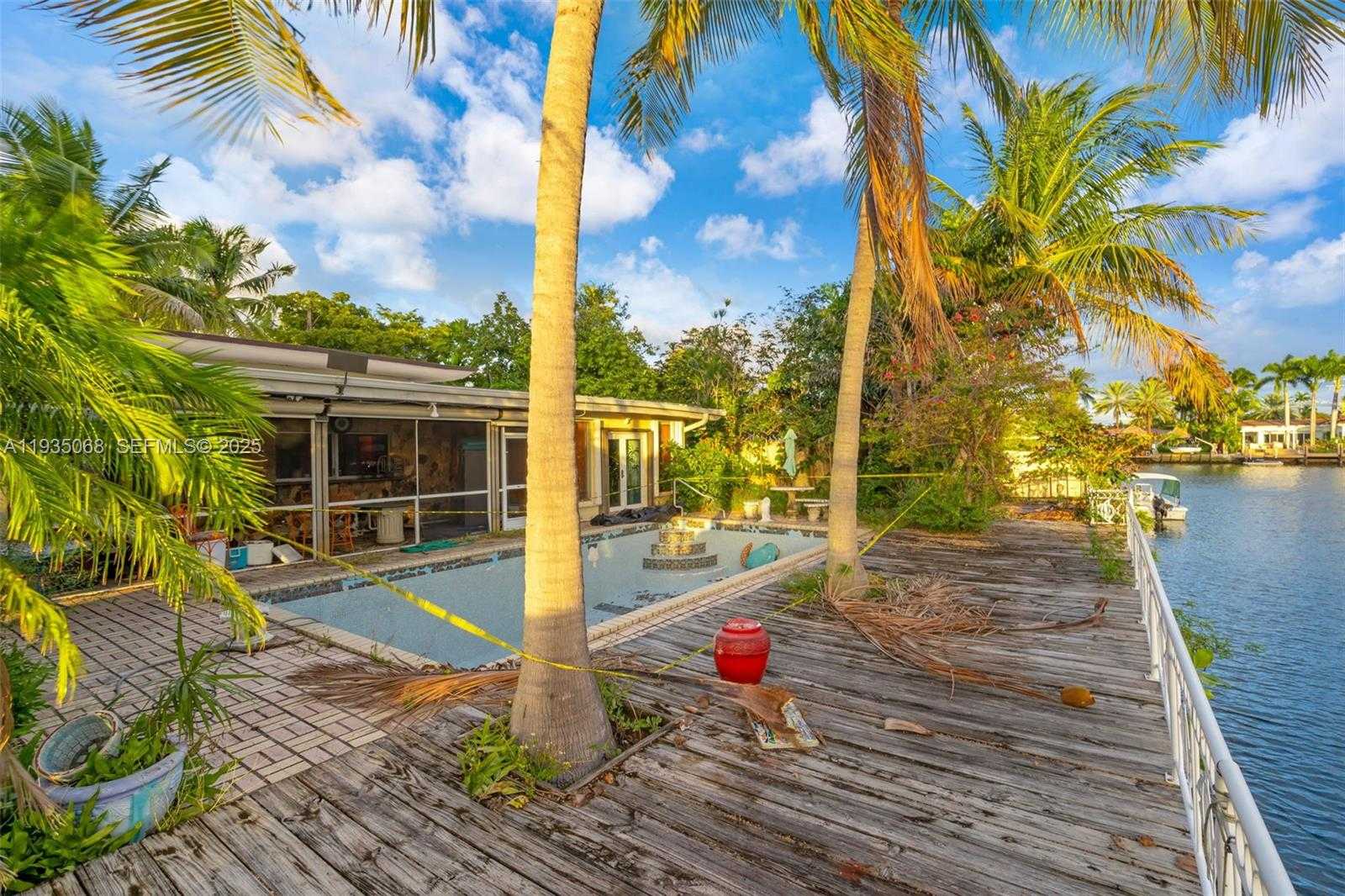 Small Image of 12900 IXORA CIR, North Miami Number 19