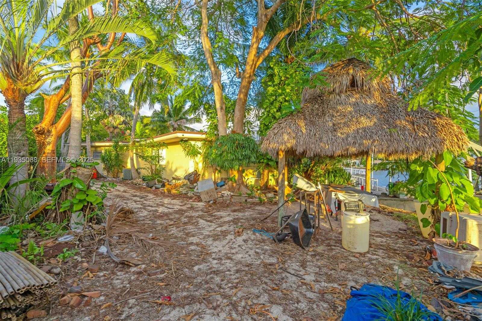 Small Image of 12900 IXORA CIR, North Miami Number 22