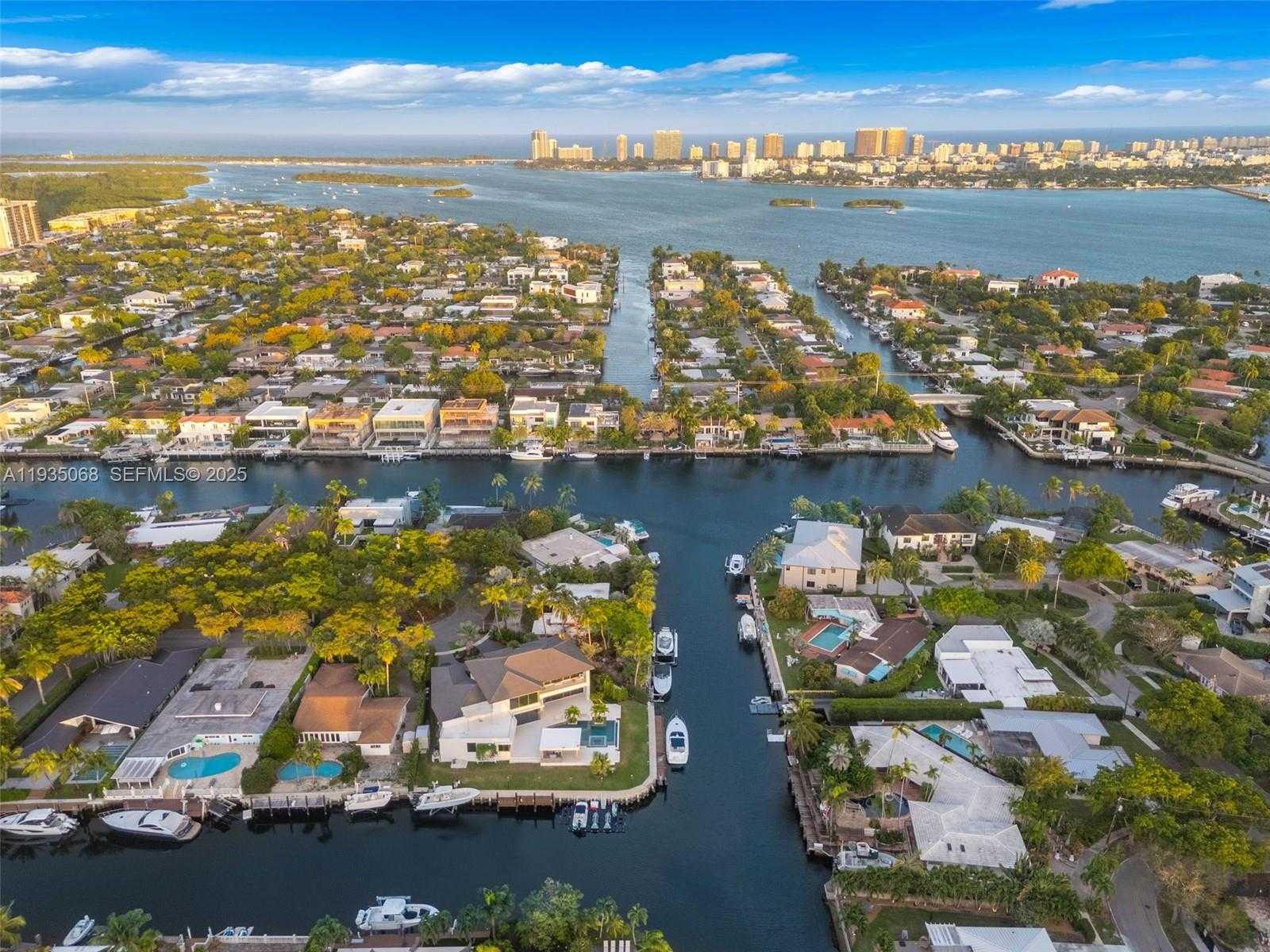 Small Image of 12900 IXORA CIR, North Miami Number 6