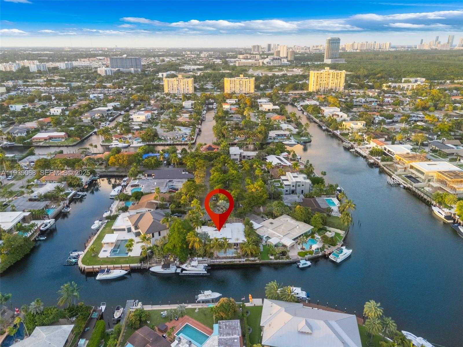 Small Image of 12900 IXORA CIR, North Miami Number 7