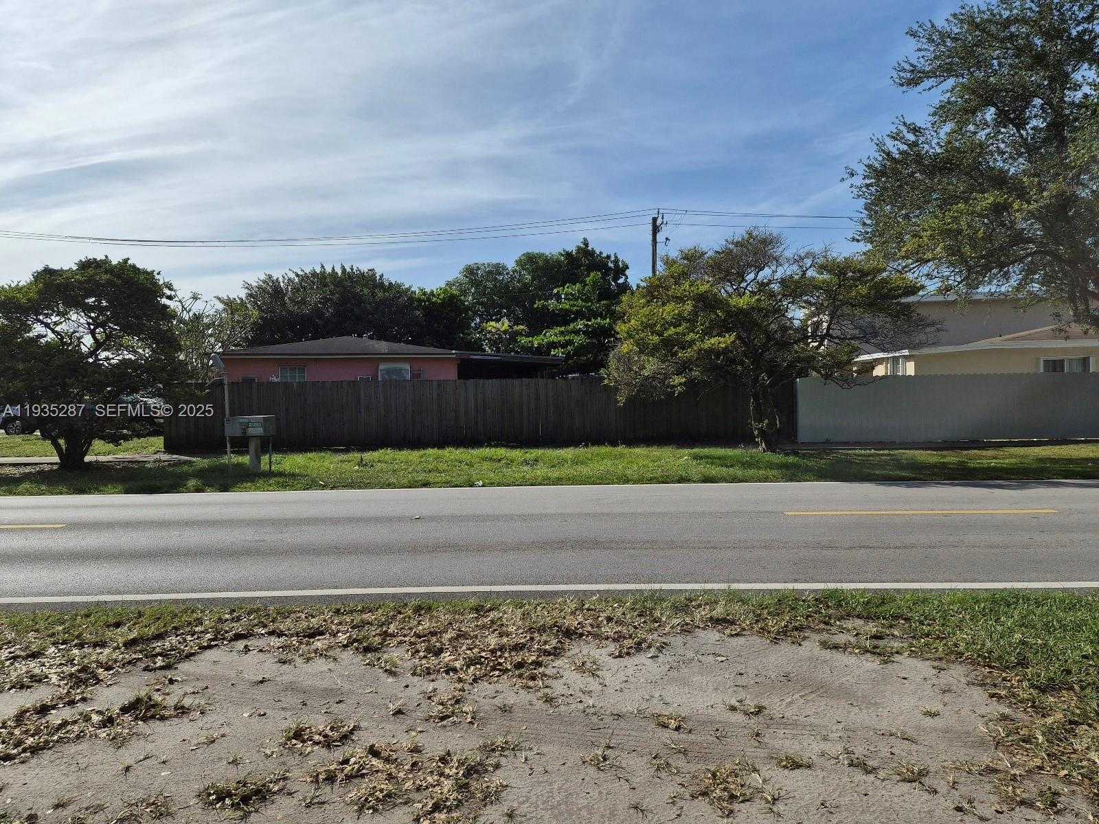 Small Image of 9201 SOUTH WEST 43RD TER, Miami Number 8