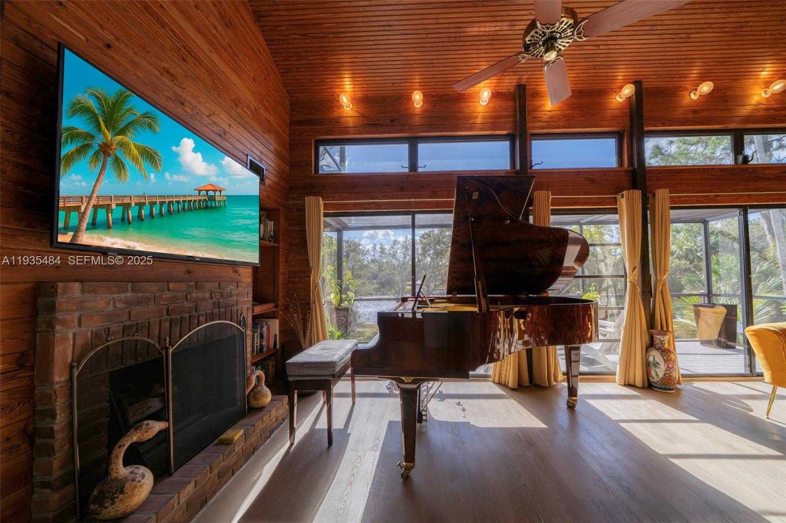 Small Image of 4359 CR 78, La Belle Number 11