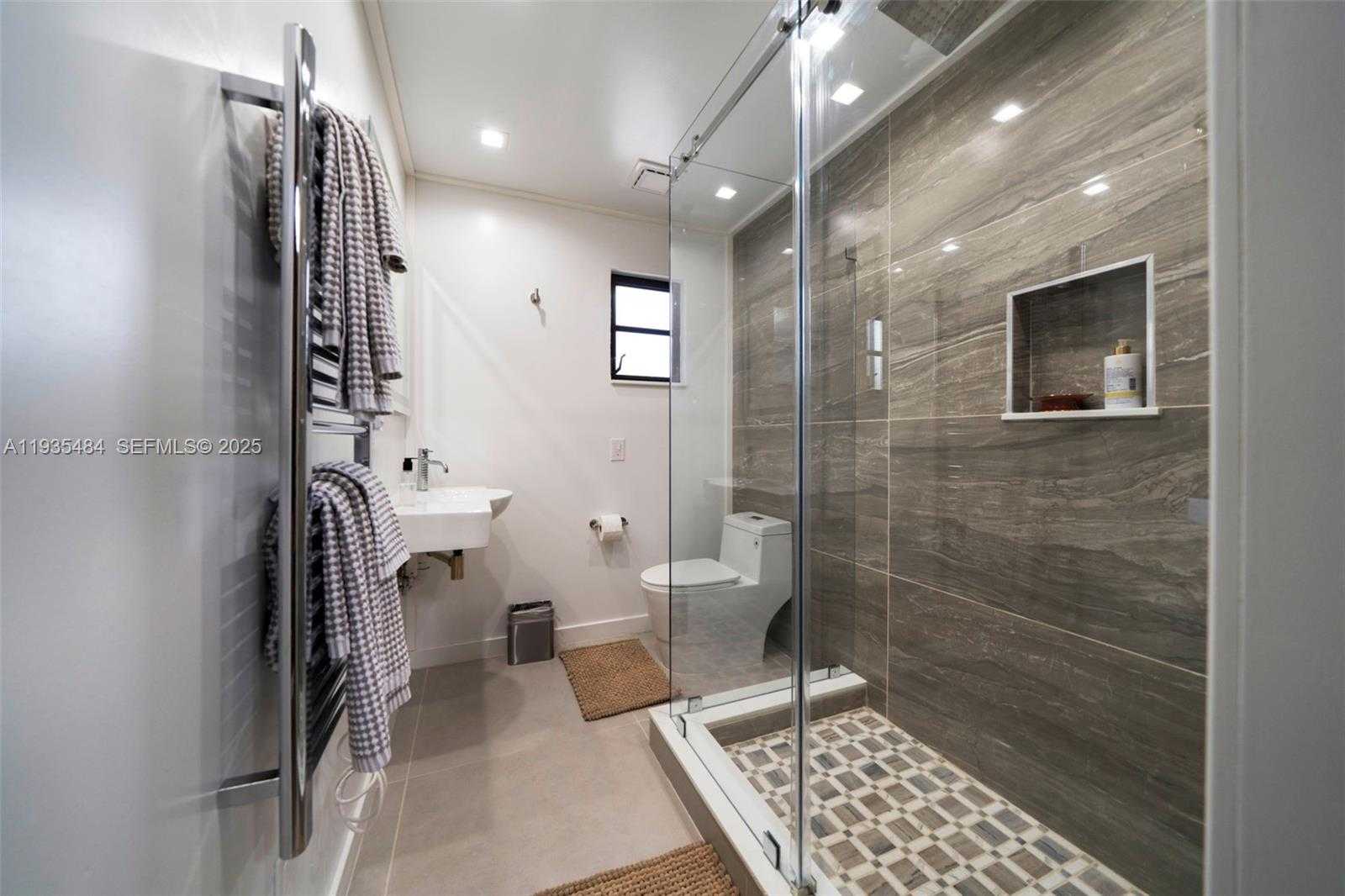 Small Image of 4359 CR 78, La Belle Number 27