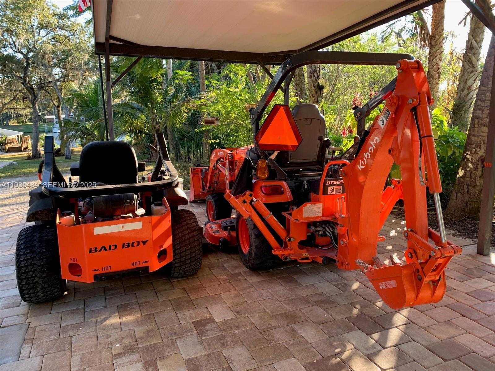 Small Image of 4359 CR 78, La Belle Number 55