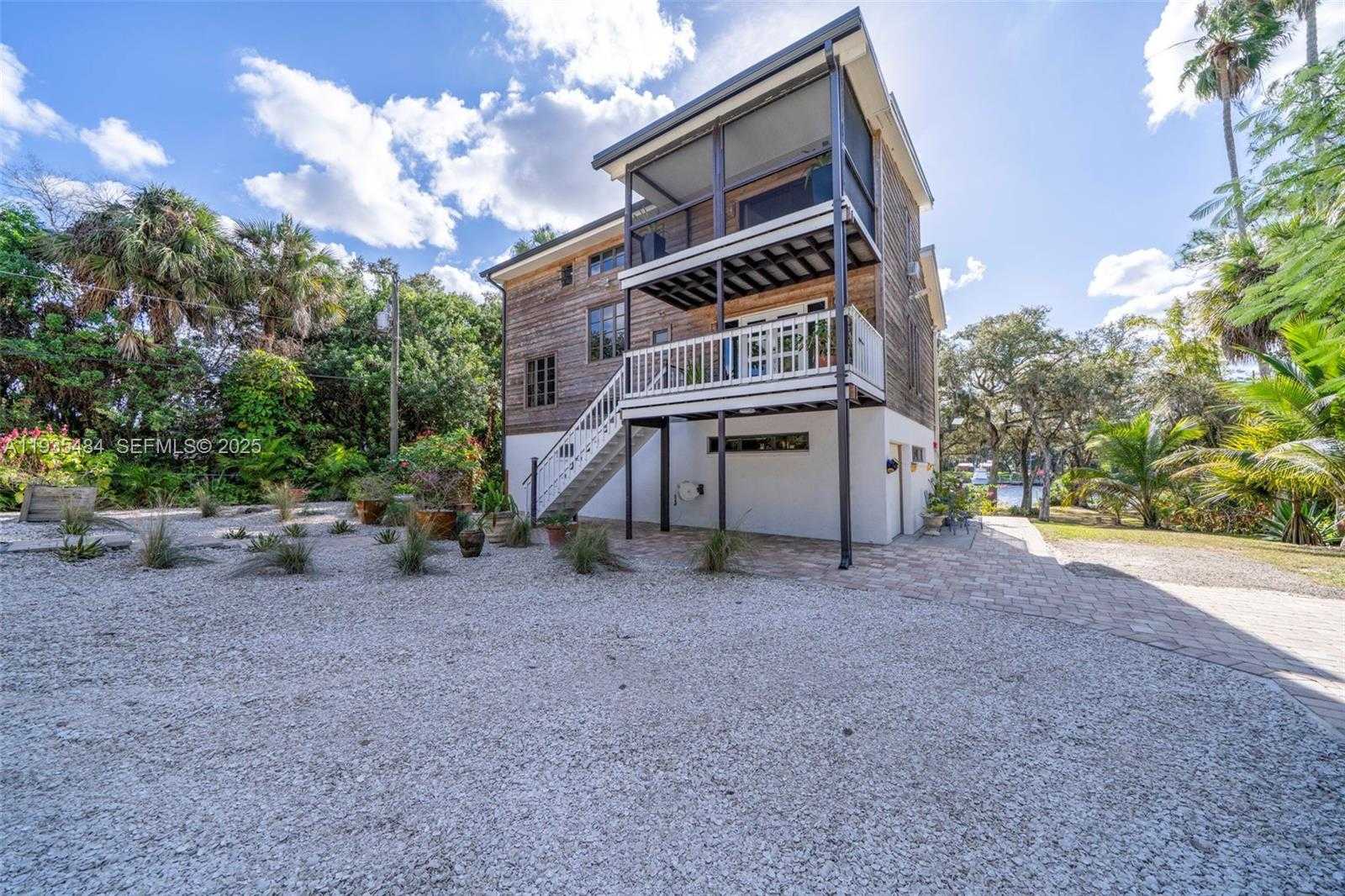 Small Image of 4359 CR 78, La Belle Number 9