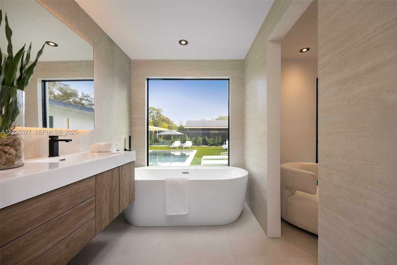 Small Image of 21480 HIGHLAND LAKES BLVD #21480, Miami Number 10