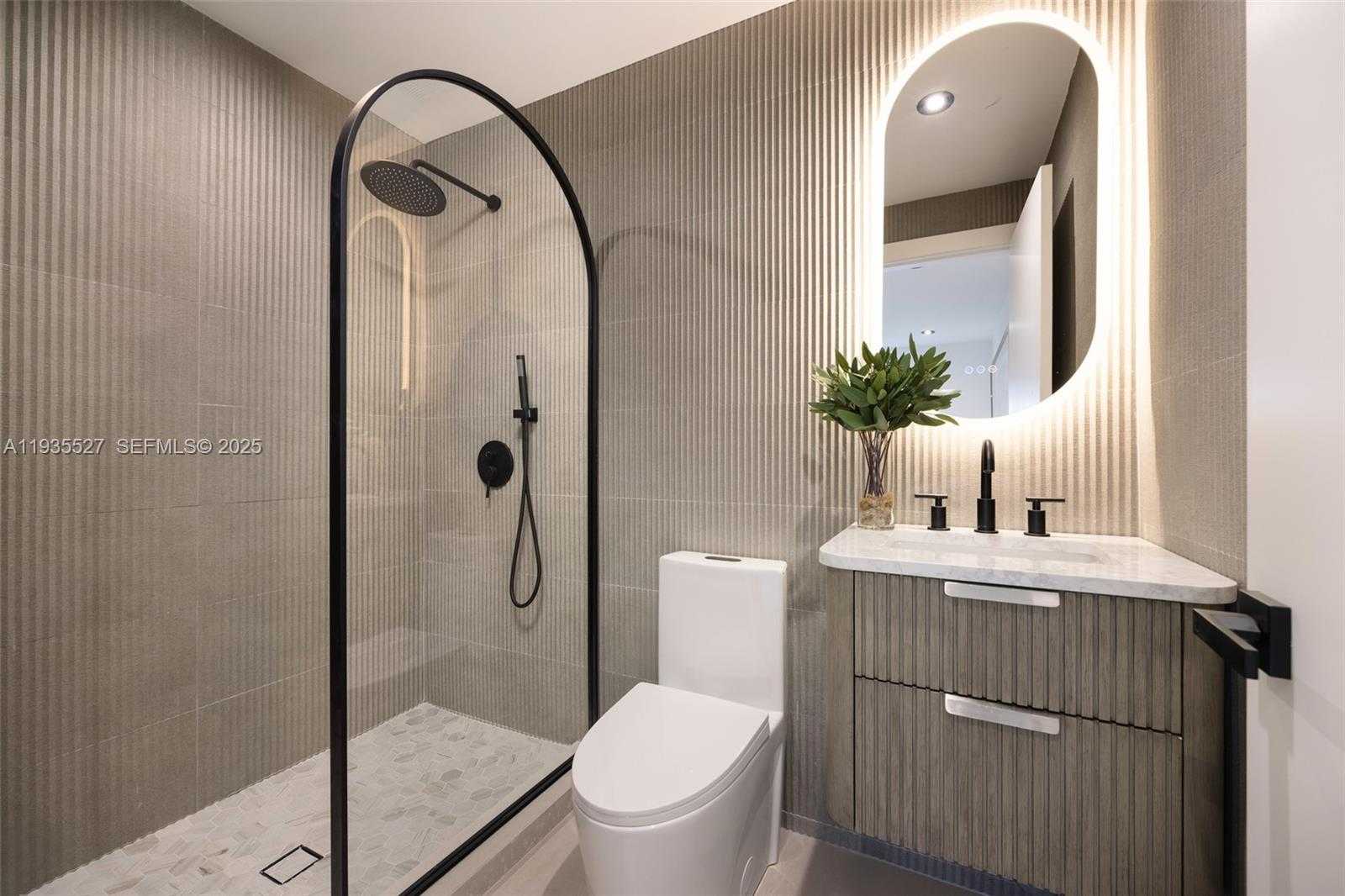 Small Image of 21480 HIGHLAND LAKES BLVD #21480, Miami Number 12