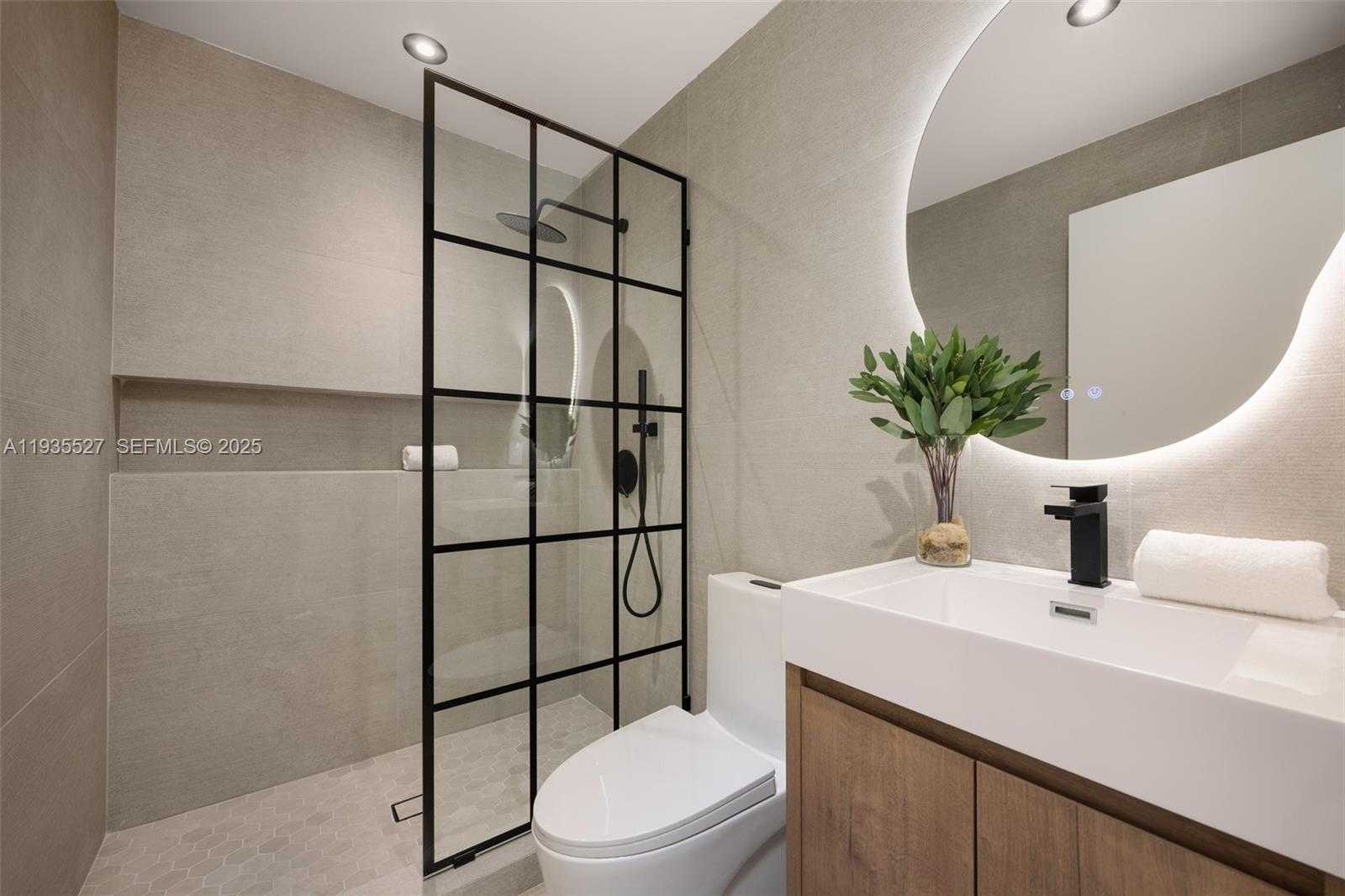 Small Image of 21480 HIGHLAND LAKES BLVD #21480, Miami Number 14