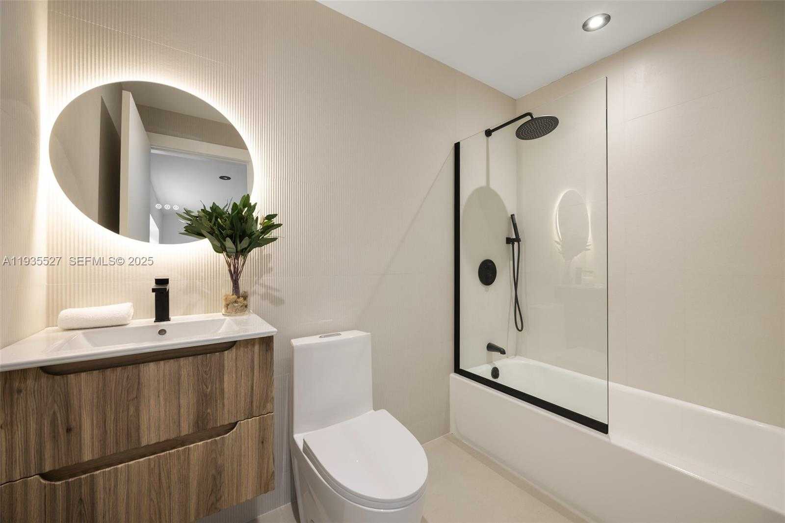 Small Image of 21480 HIGHLAND LAKES BLVD #21480, Miami Number 16