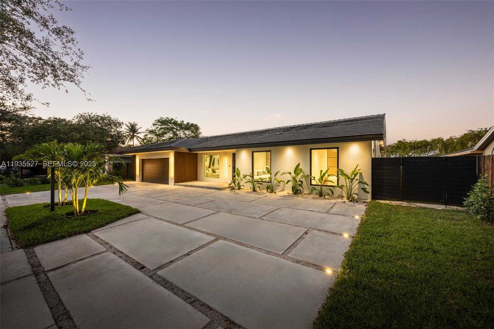 Small Image of 21480 HIGHLAND LAKES BLVD #21480, Miami Number 19