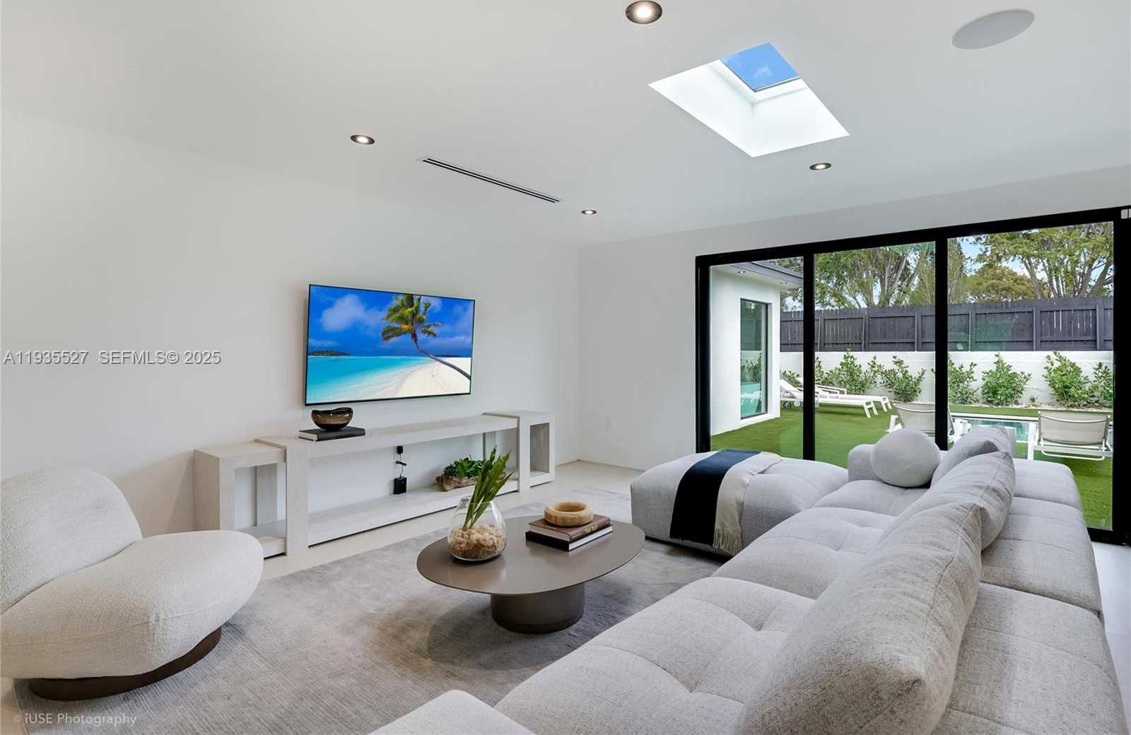 Small Image of 21480 HIGHLAND LAKES BLVD #21480, Miami Number 6