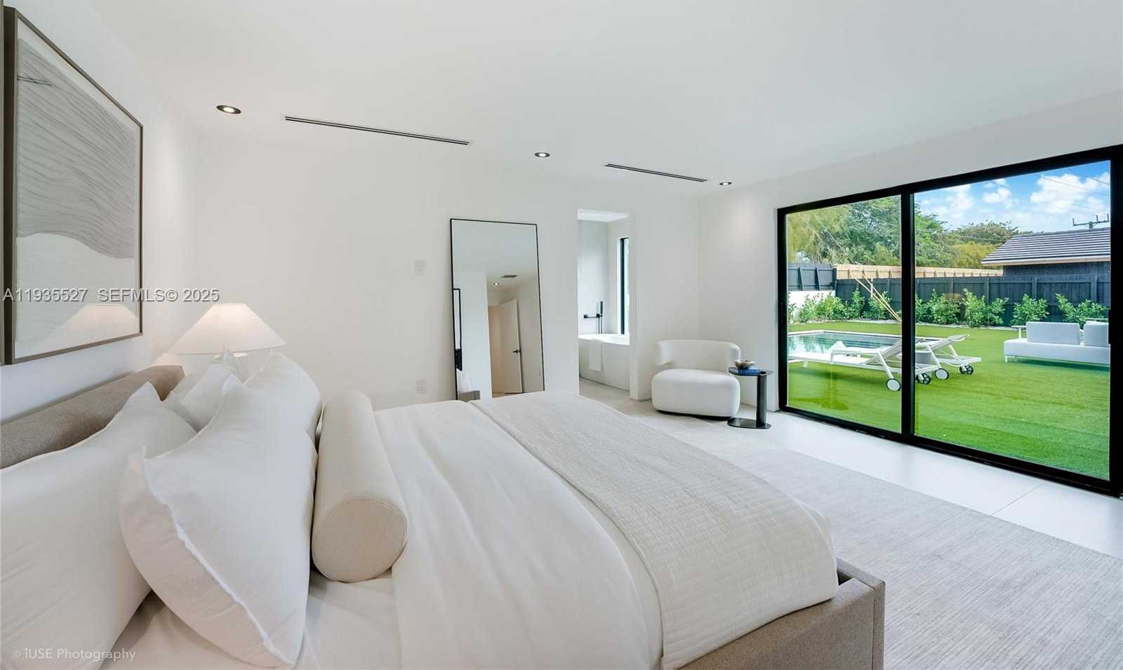 Small Image of 21480 HIGHLAND LAKES BLVD #21480, Miami Number 9