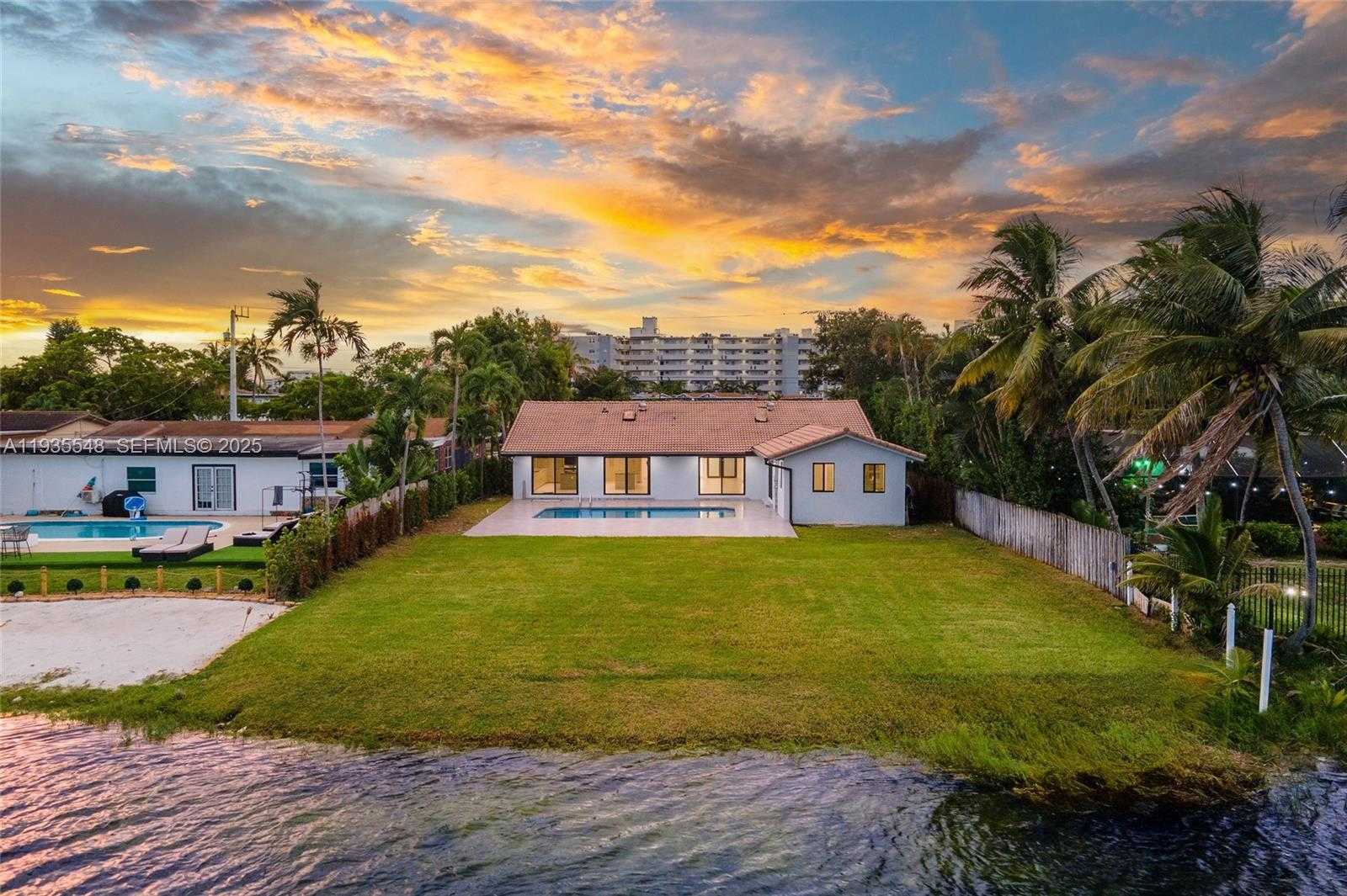 Small Image of 18735 NORTH EAST 18TH AVE, Miami Number 15