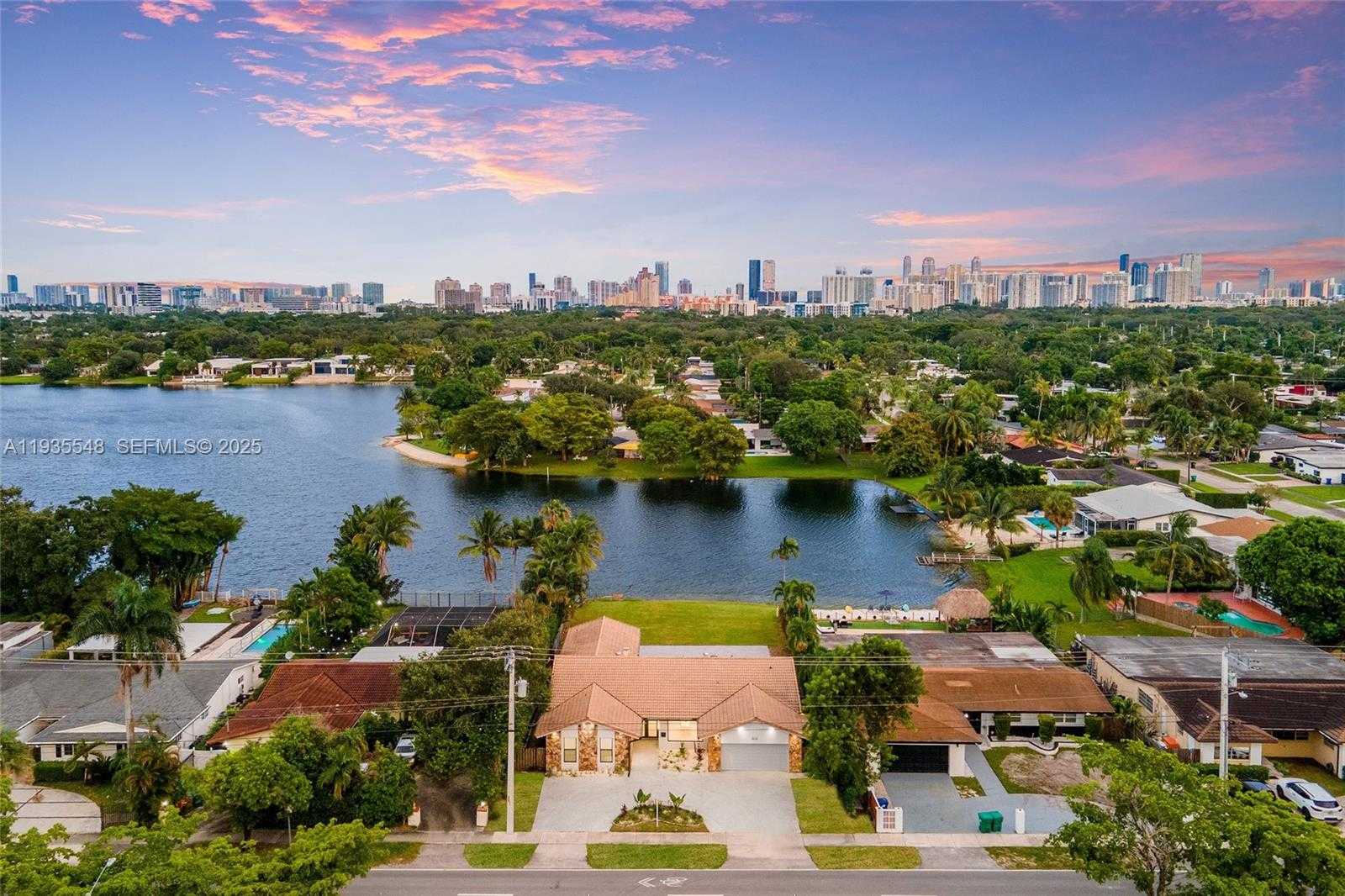 Small Image of 18735 NORTH EAST 18TH AVE, Miami Number 16