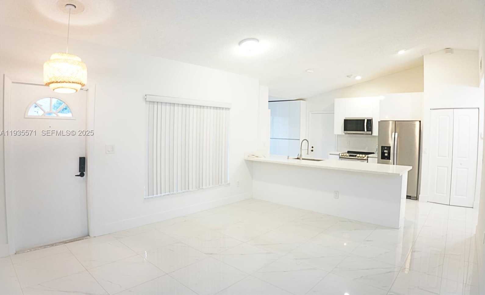 Small Image of 5141 NORTH WEST 101ST PL, Doral Number 3