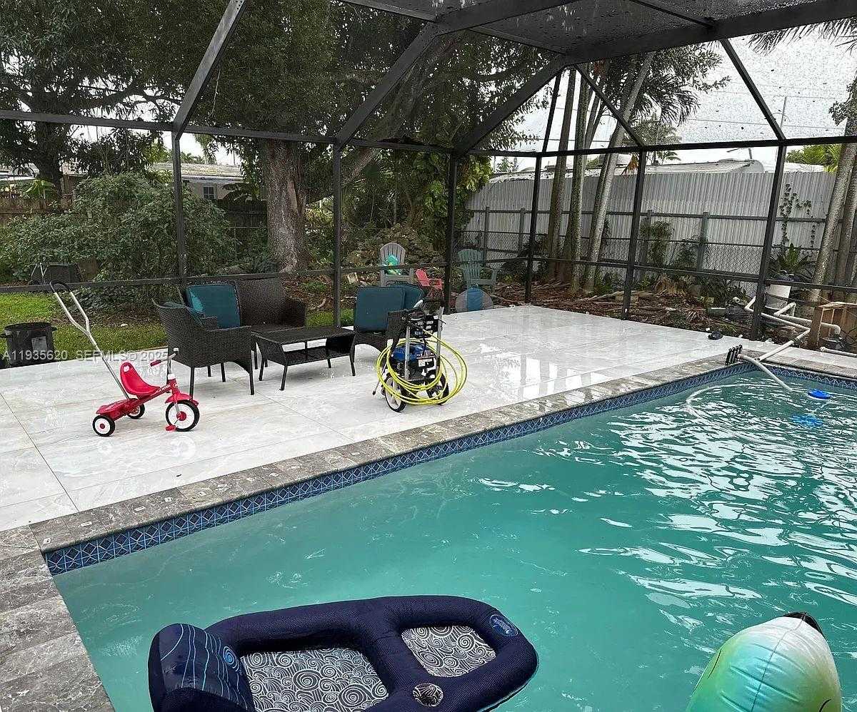 Small Image of 19741 EAGLE NEST RD, Cutler Bay Number 16