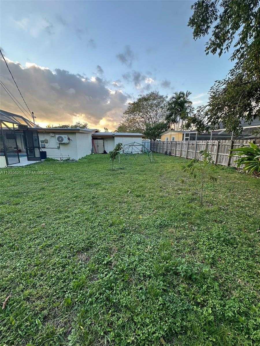 Small Image of 19741 EAGLE NEST RD, Cutler Bay Number 20