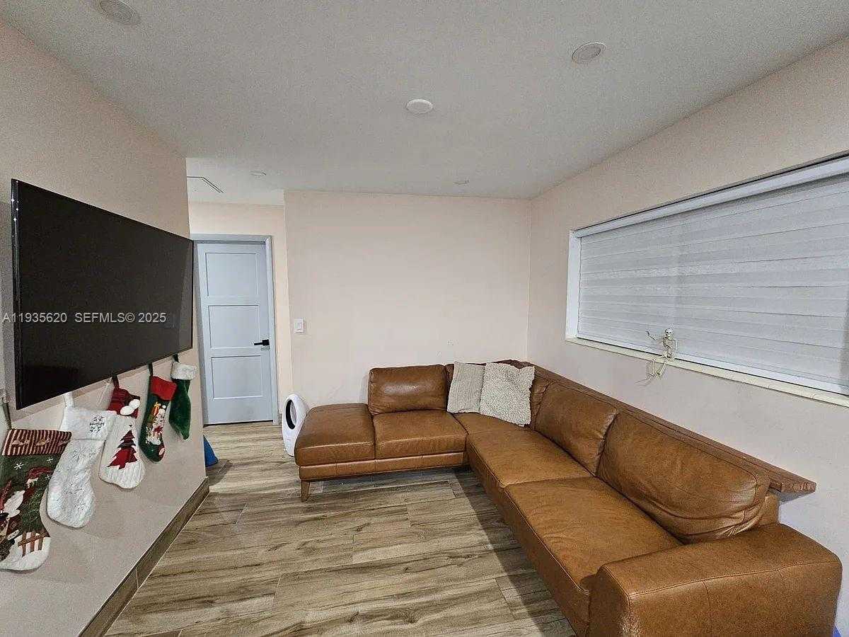 Small Image of 19741 EAGLE NEST RD, Cutler Bay Number 3