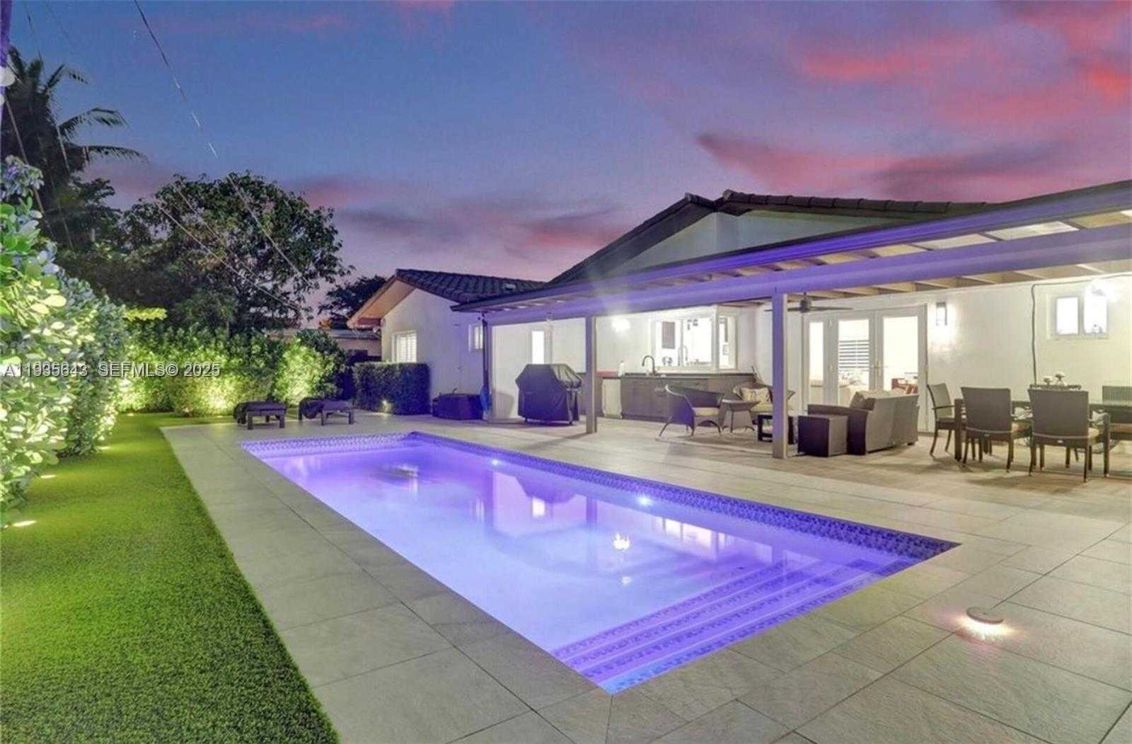 Small Image of 2156 NORTH EAST 187TH ST, North Miami Beach Number 2