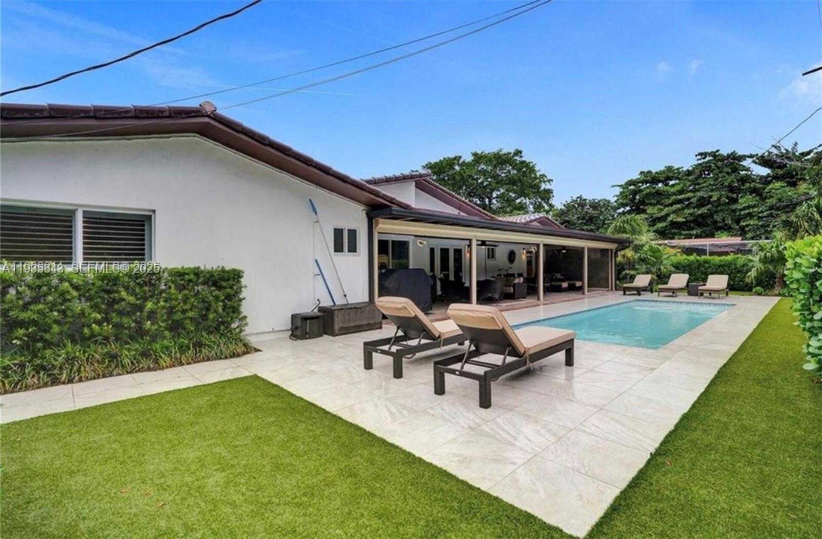 Small Image of 2156 NORTH EAST 187TH ST, North Miami Beach Number 3