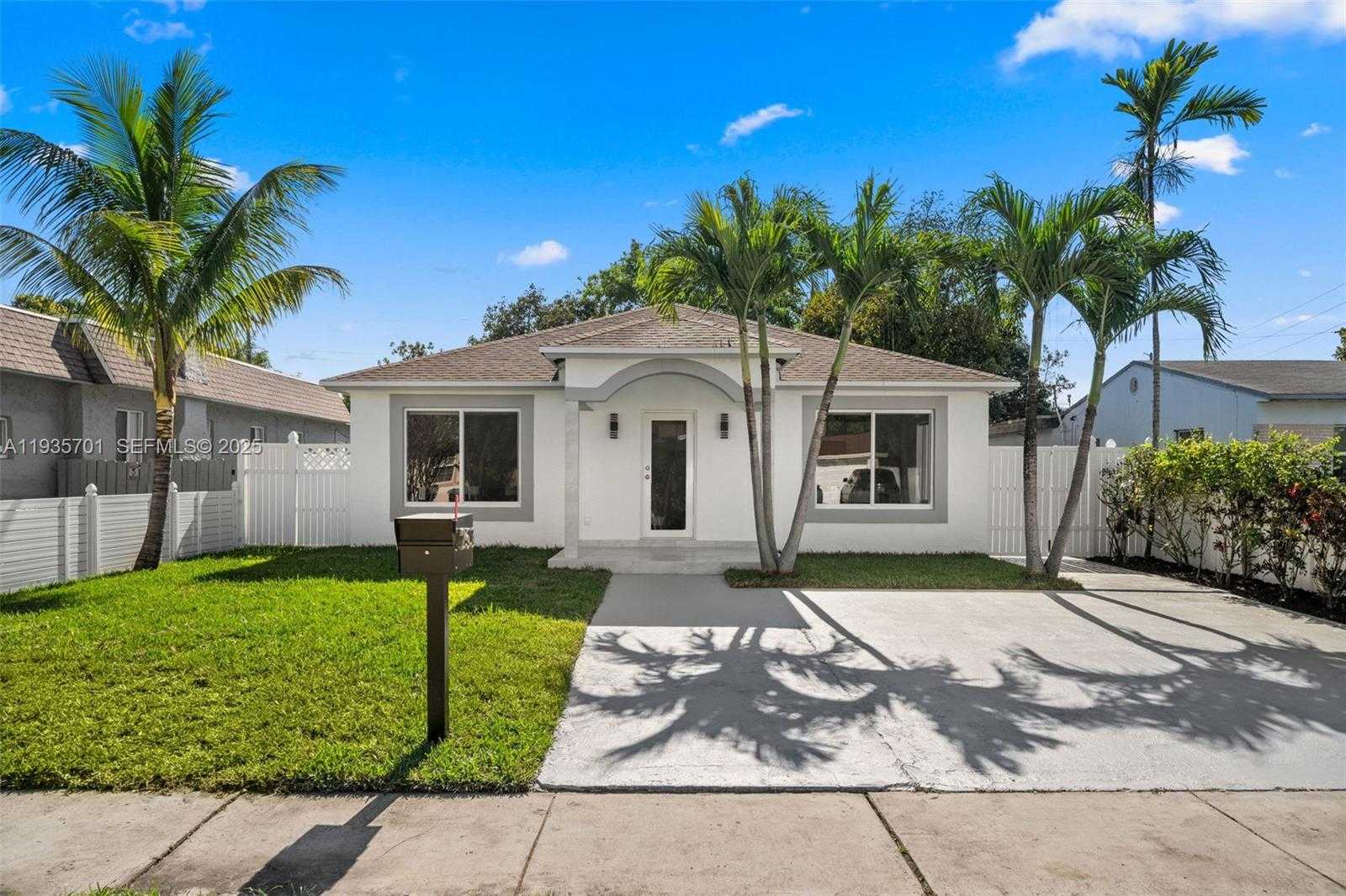 Small Image of 253 SOUTH WEST 4TH ST, Dania Beach Number 1