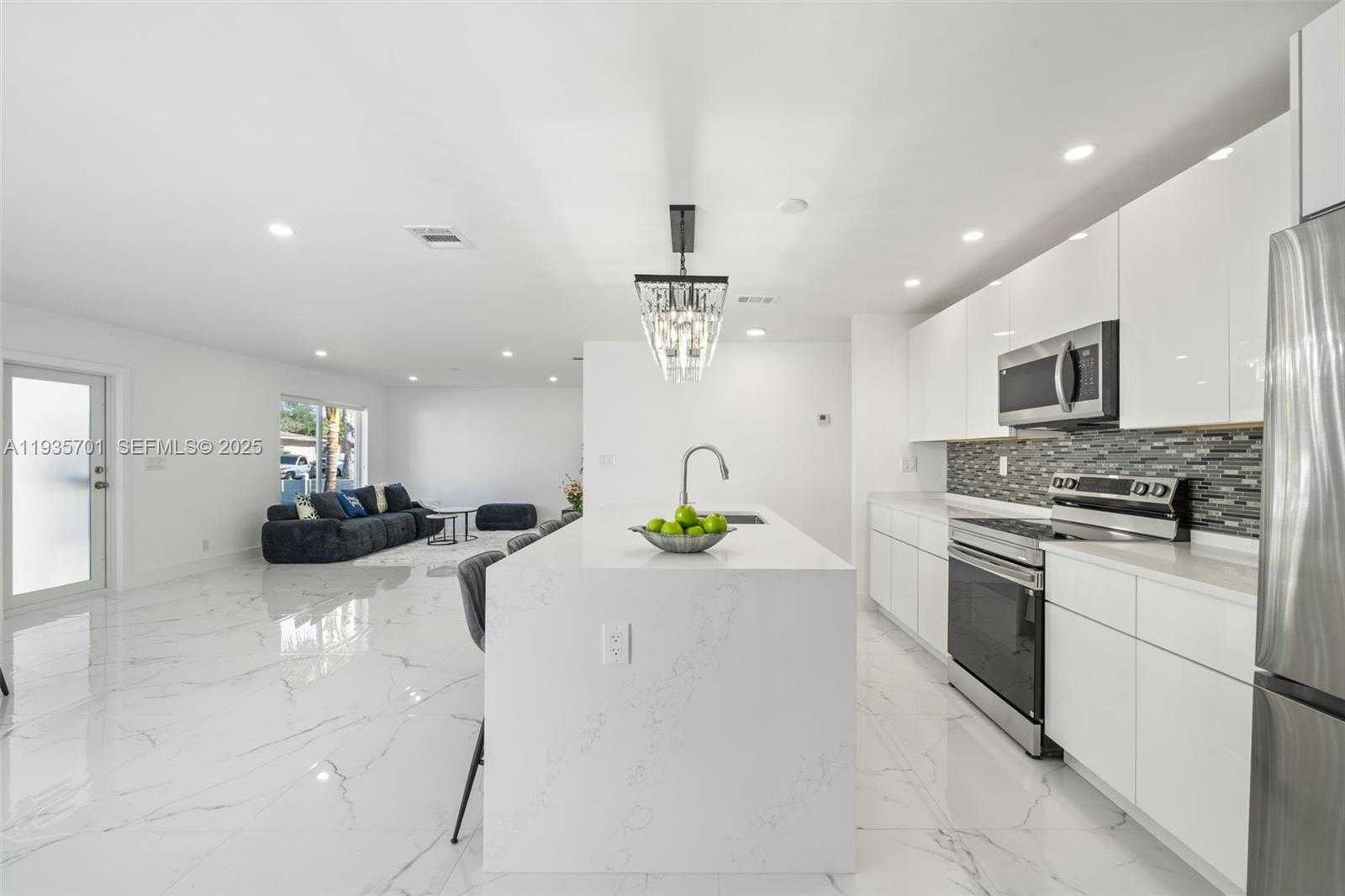 Small Image of 253 SOUTH WEST 4TH ST, Dania Beach Number 4