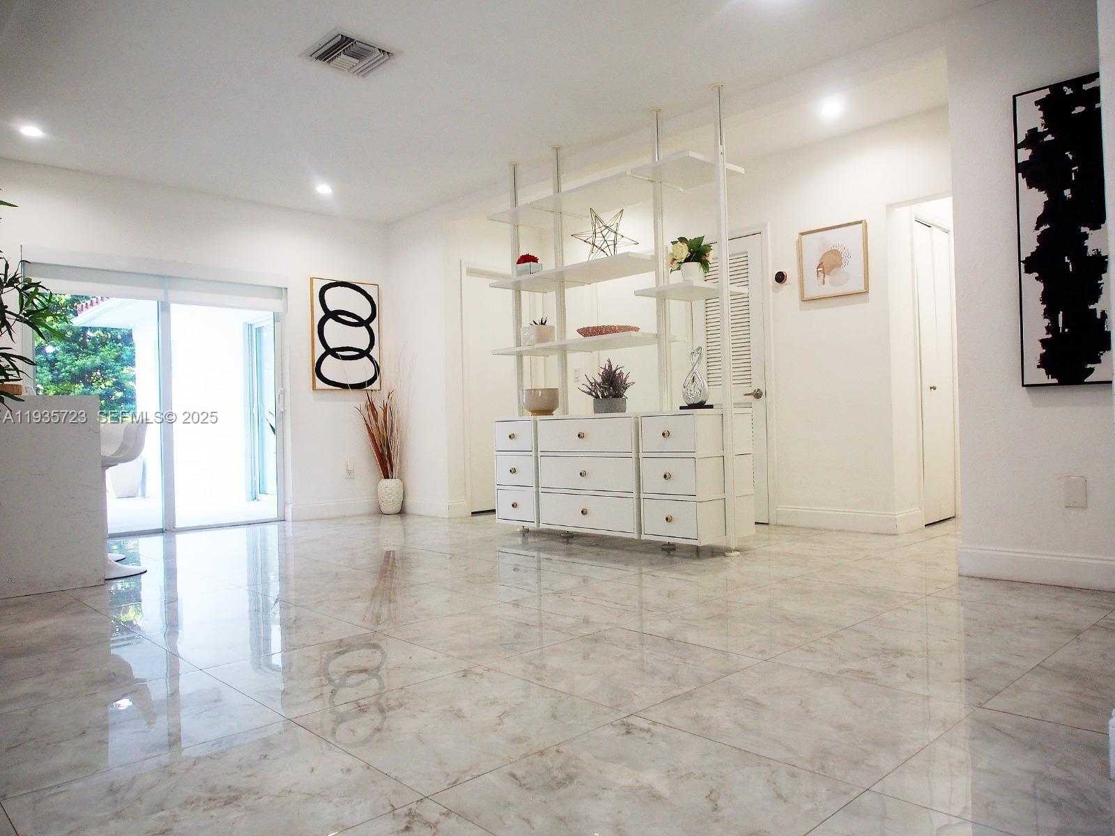 Small Image of 200 NORTH WEST 86TH ST, El Portal Number 7