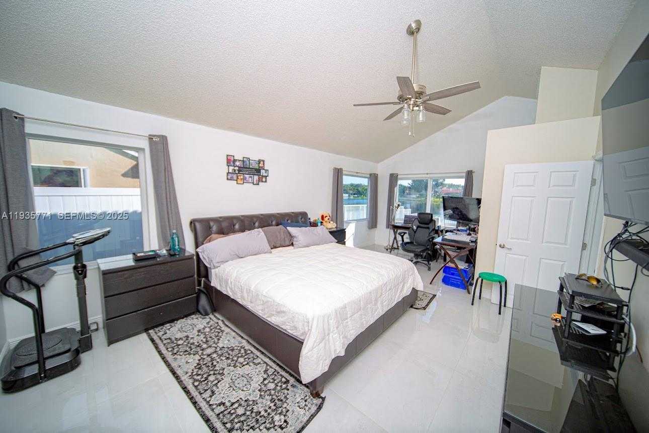 Small Image of 13020 SOUTH WEST 17TH CT, Miramar Number 12