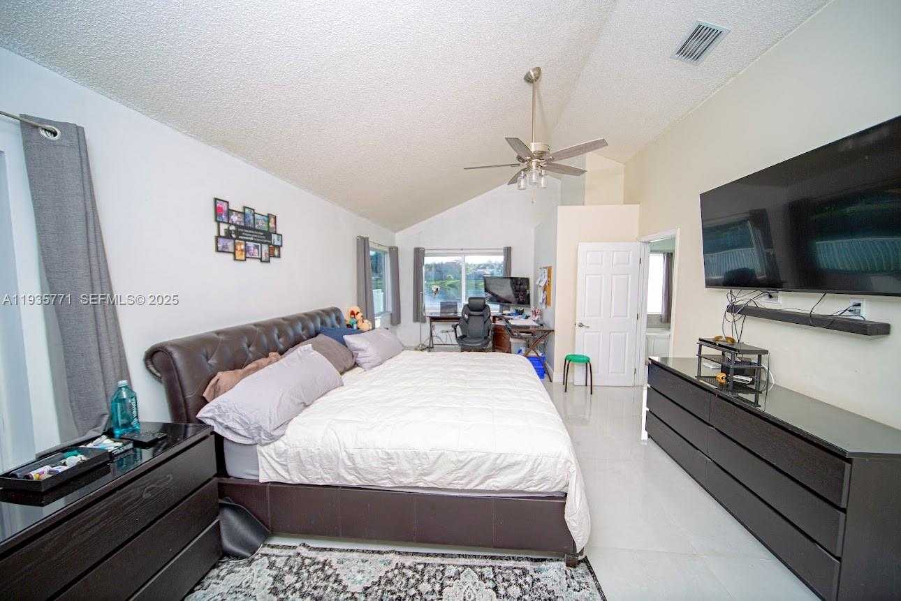 Small Image of 13020 SOUTH WEST 17TH CT, Miramar Number 14