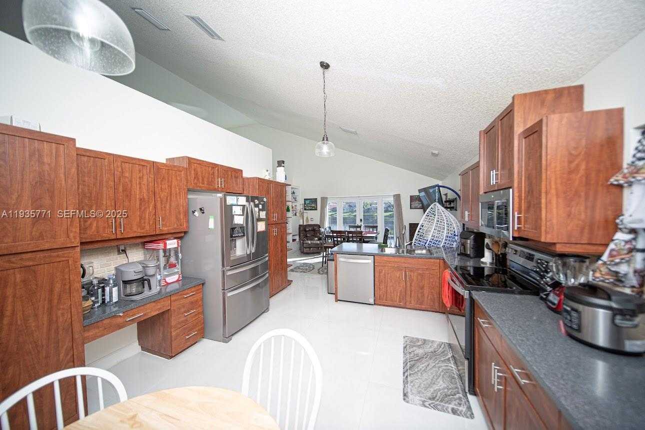 Small Image of 13020 SOUTH WEST 17TH CT, Miramar Number 23