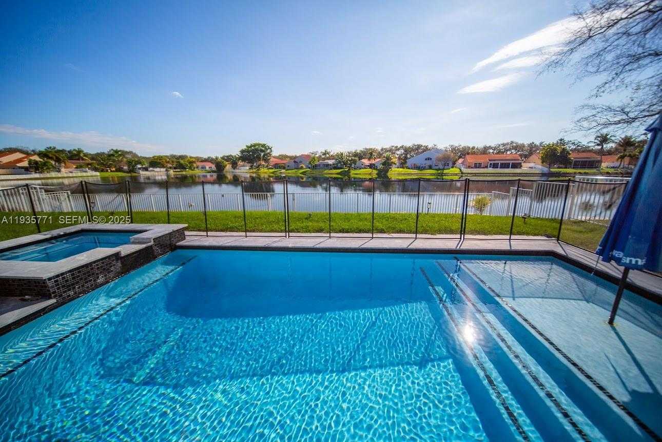 Small Image of 13020 SOUTH WEST 17TH CT, Miramar Number 3