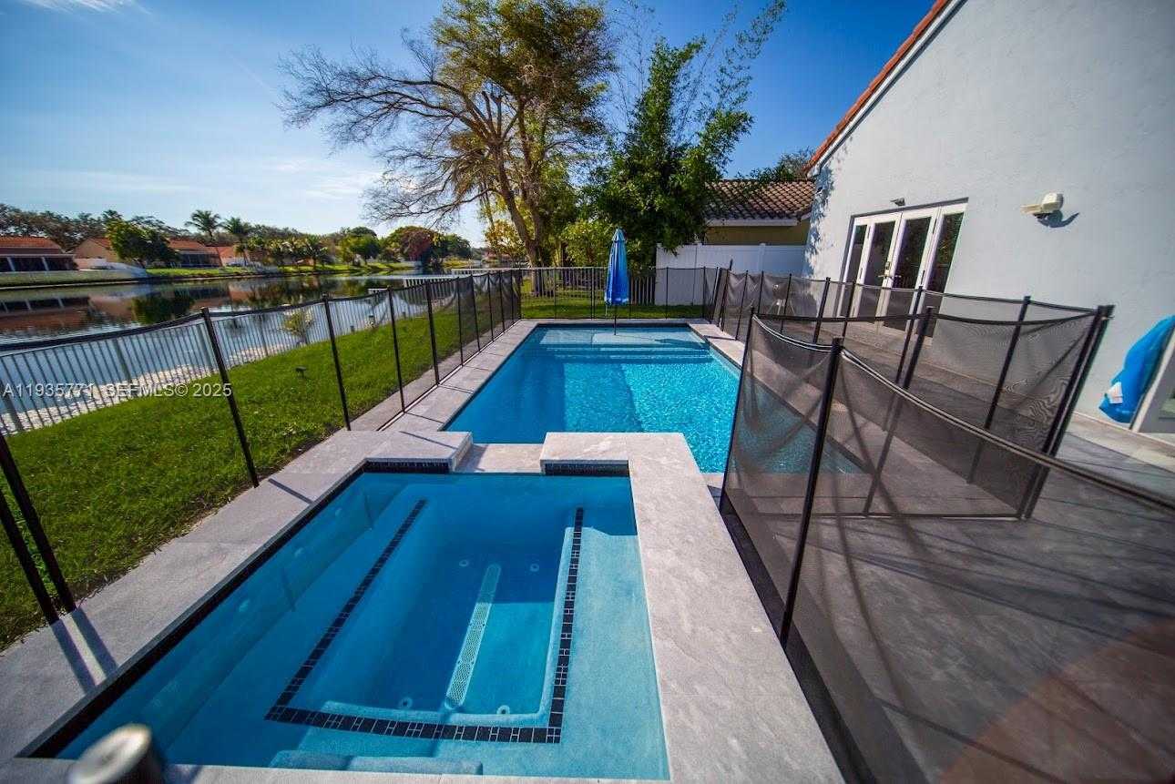 Small Image of 13020 SOUTH WEST 17TH CT, Miramar Number 4