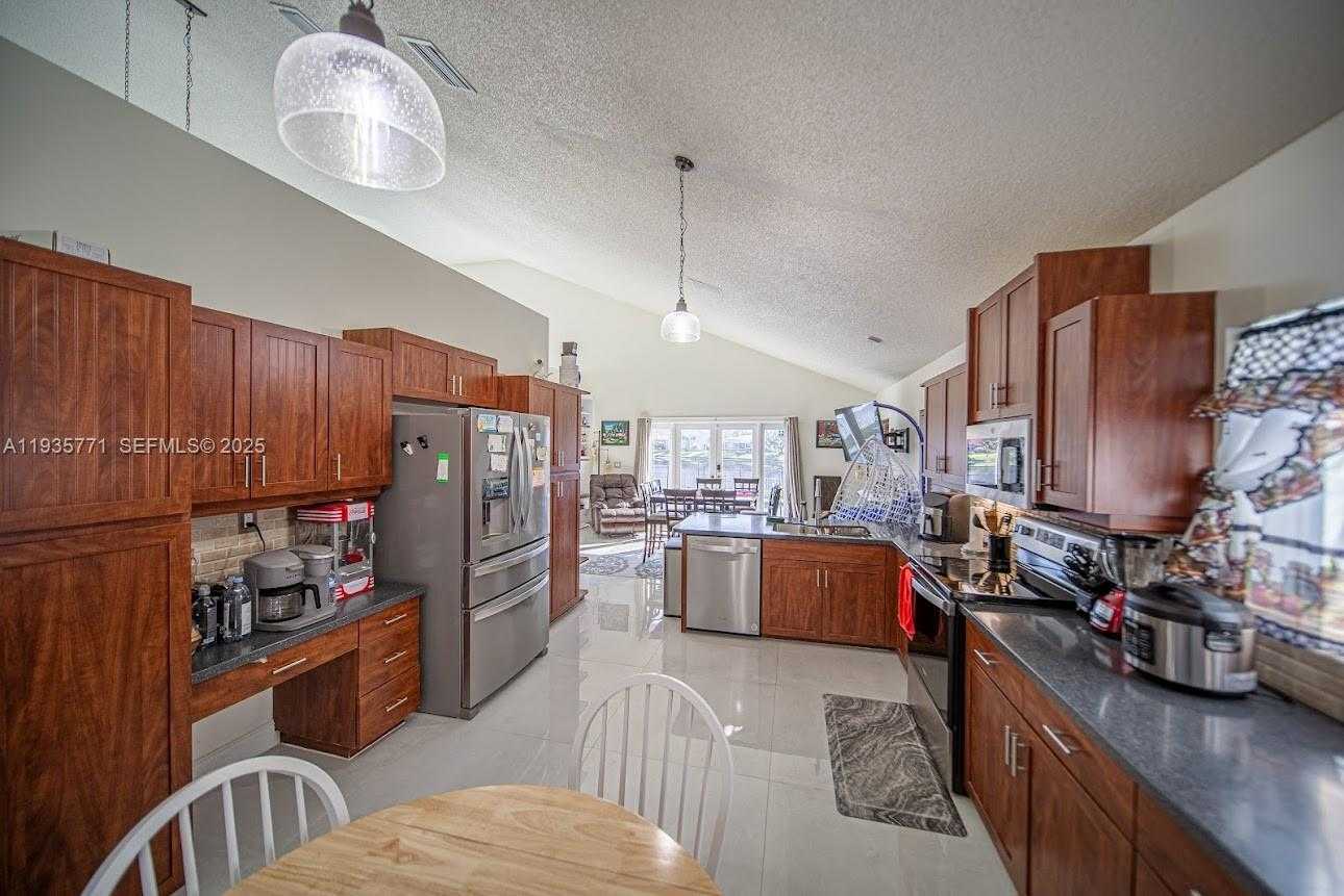 Small Image of 13020 SOUTH WEST 17TH CT, Miramar Number 41